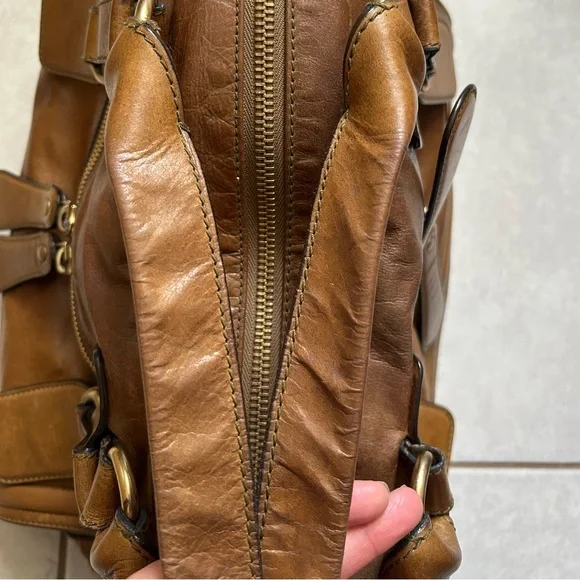 Chloé Bay leather tote bag in a distressed brown color - Picture 10 of 16